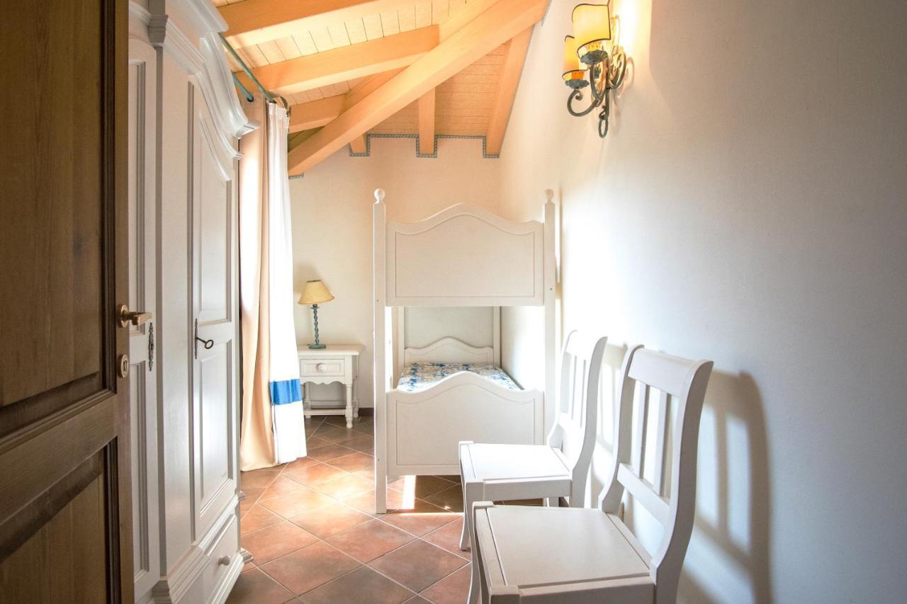 Aparthotel Il Giardino Degli Oleandri Liscia di Vacca Exterior foto